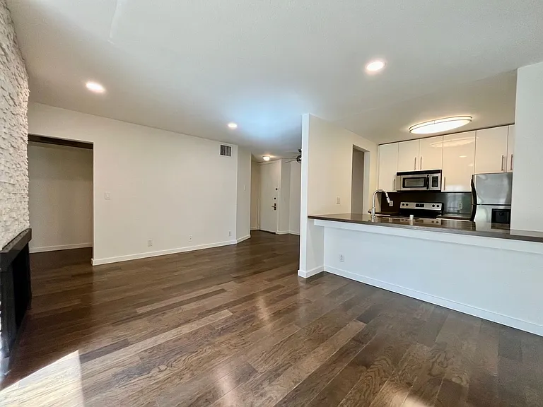 141 S Clark Dr #307 — Photo 4