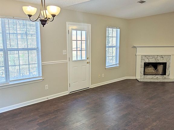 3rd image of 106 Honey Ln