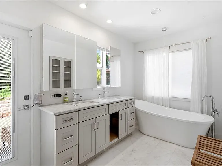 141 Giralda Blvd NE — Photo 23
