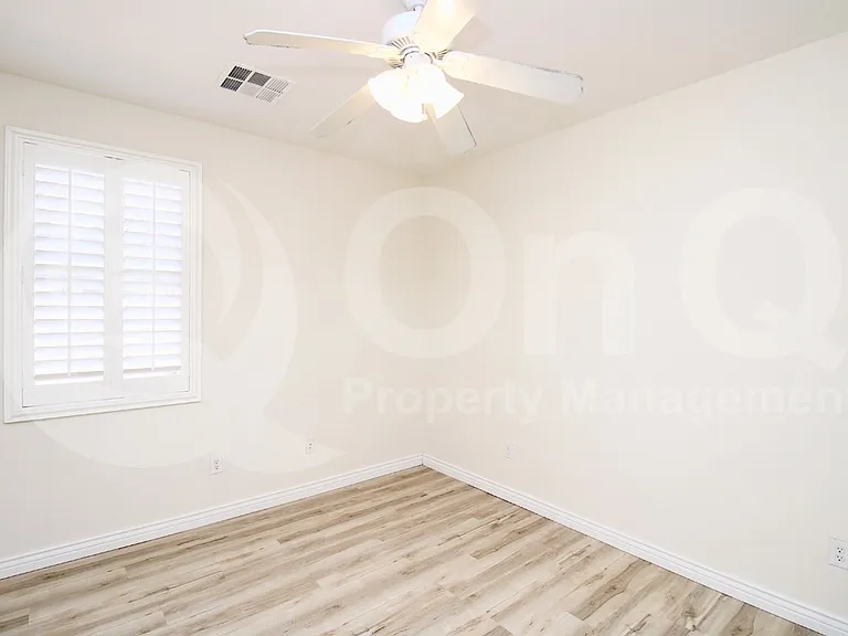 2451 E Honeysuckle Pl — Photo 12