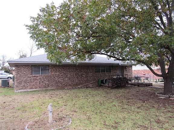 3rd image of 3808 Country Side Dr