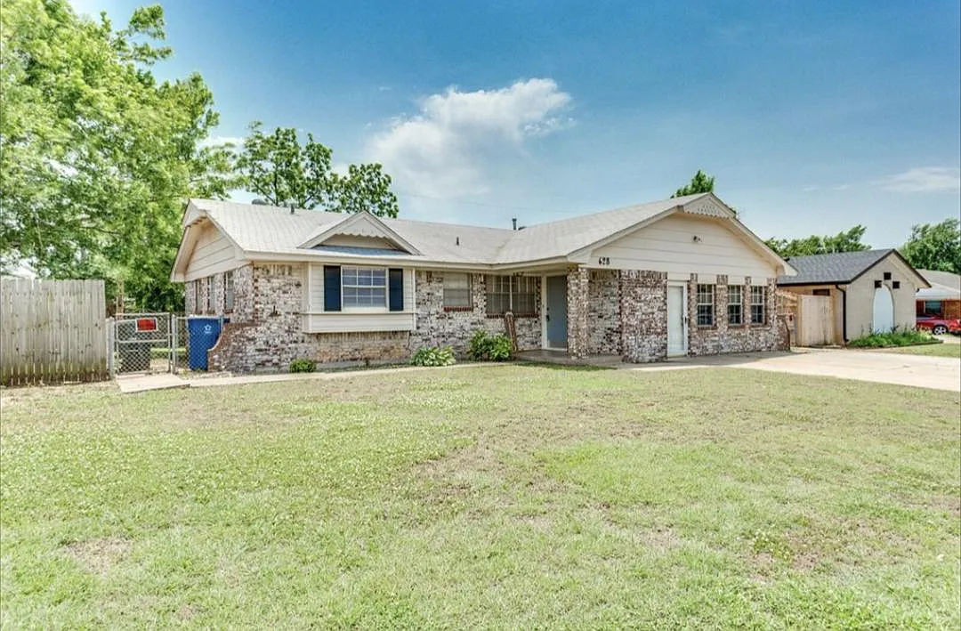 4 bed, 1.5 bath, 1591 sqft, $1,695 — Photo 1
