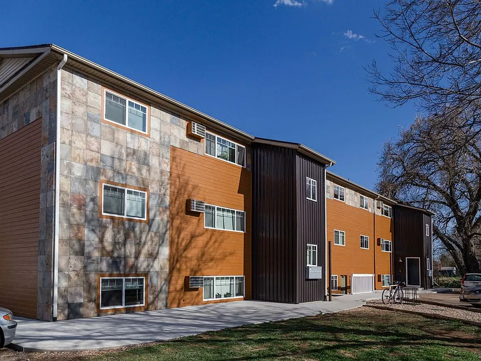 2628 Redwing Rd #11
