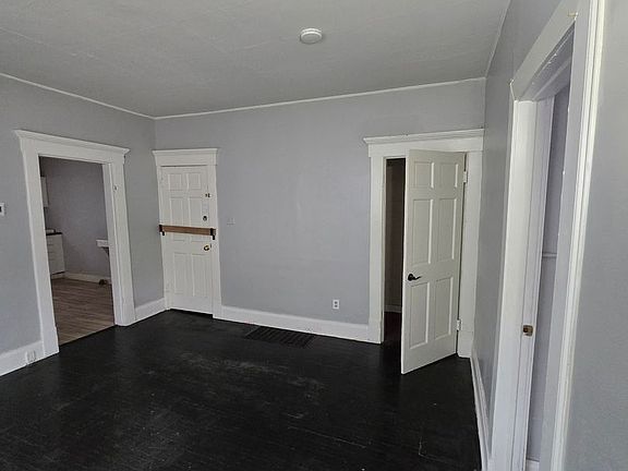 3rd image of 975-975.5 Campbell Ave