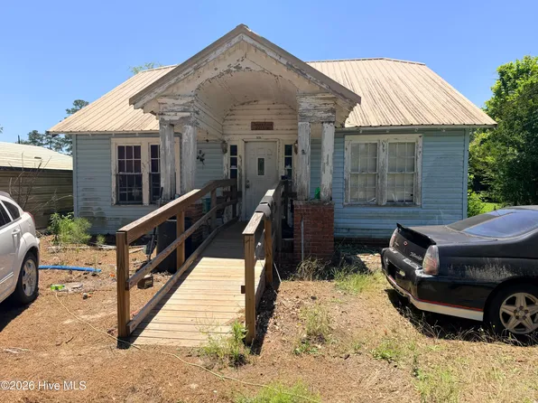 221 E Elm Street, Bladenboro, NC 28320