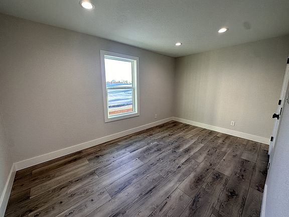5th image of 414 E Elm St #202