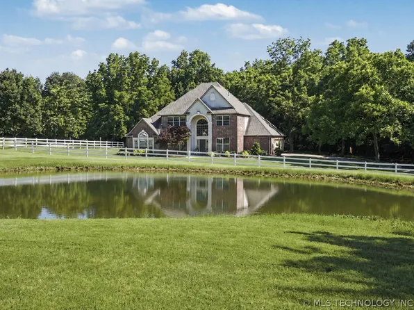 2325 W Lowry Rd, Claremore, OK 74017