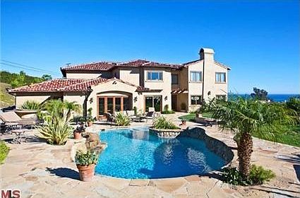 3rd image of 6255 Zumirez Dr