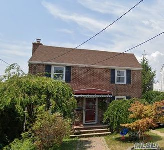 291 White Rd, Mineola, NY, 11501