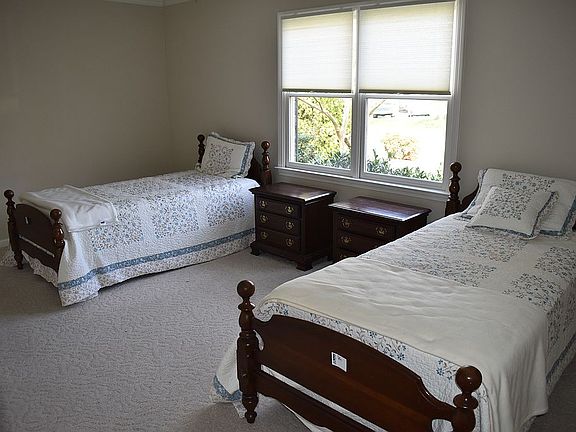 4th image of 318 Hidden Creek Cir
