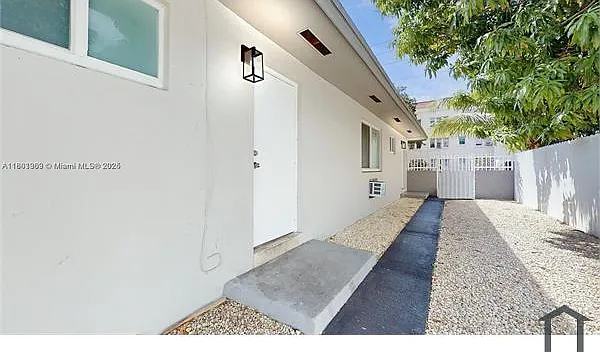 891 SW 5th St #4 — Photo 18