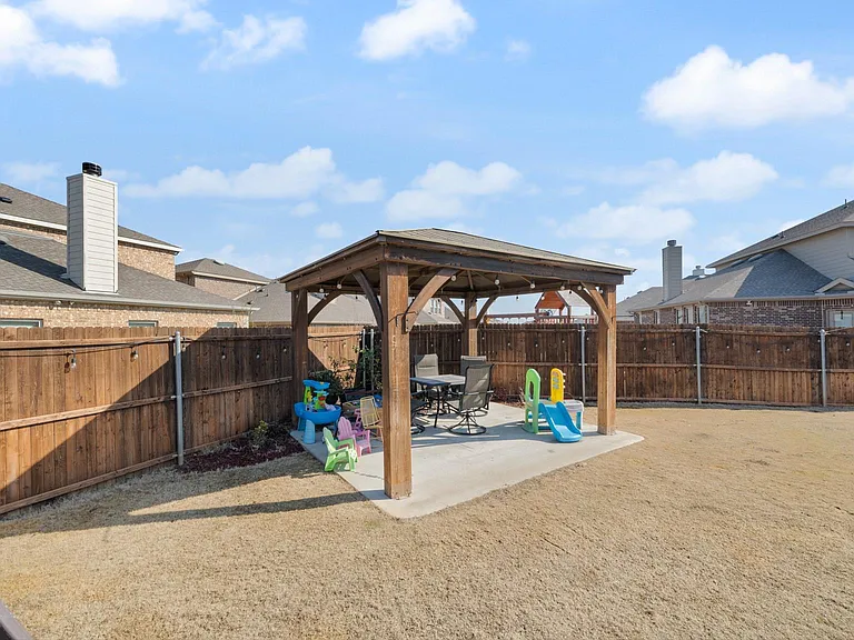211 Chamberlain Dr — Photo 7