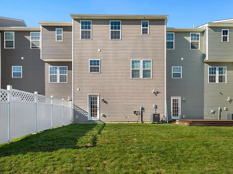 4011 N Steels Cir — Photo 9