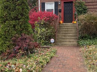107 S Iris St, Alexandria, VA 22304