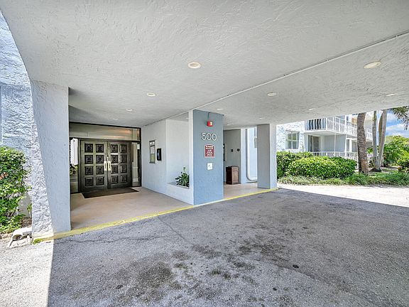 3rd image of 500 Executive Center Drive #3i
