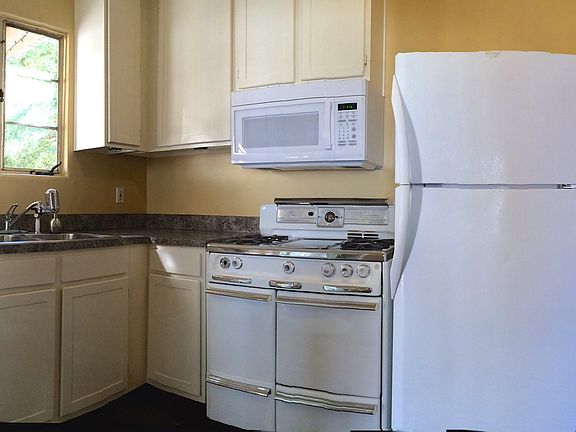 Charming Kitchen - Antique Chrome-top Wedgwood Stove