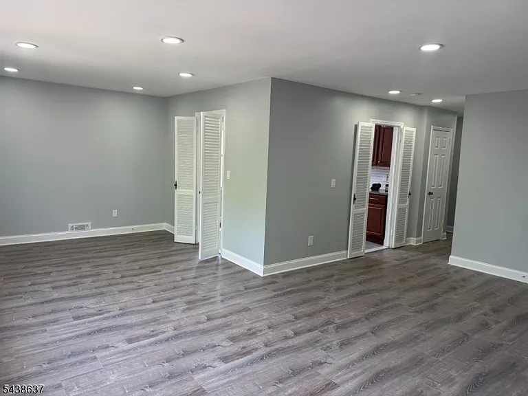 10 Evelyn Ct — Photo 6