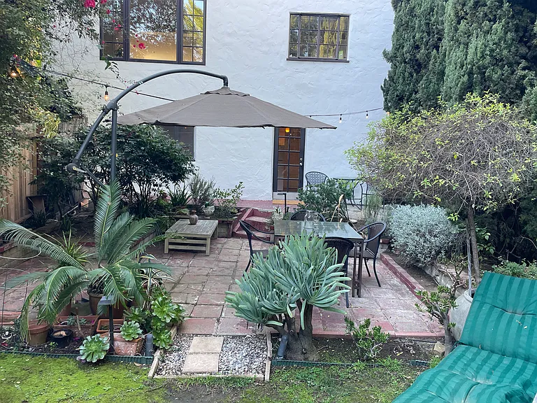 2170 N Vista Del Mar Ave — Photo 1