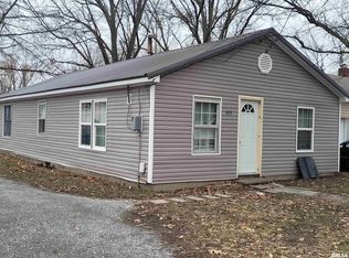 815 S Walnut St, Sesser, IL 62884