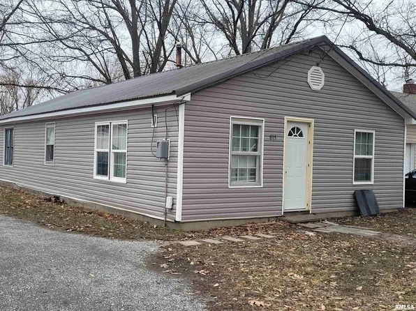 815 S Walnut St, Sesser, IL 62884