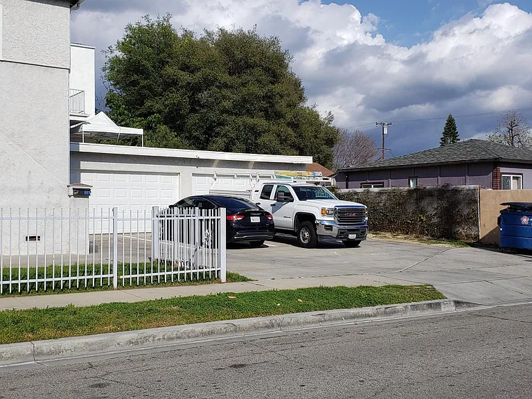 669 3rd St — Photo 2