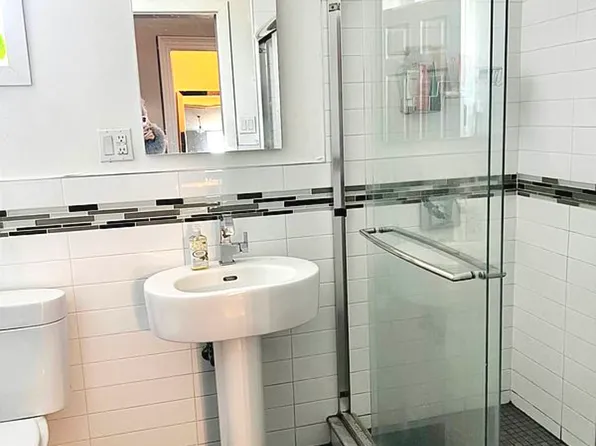 685 Lorimer Street image 4 of 13