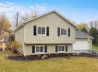 1495 Meadow Ln, Chaska, MN 55318