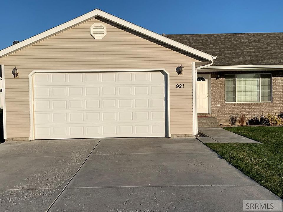 1st image of 921 S Abigail Ct