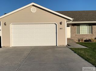 921 S Abigail Ct, Ammon, ID 83406
