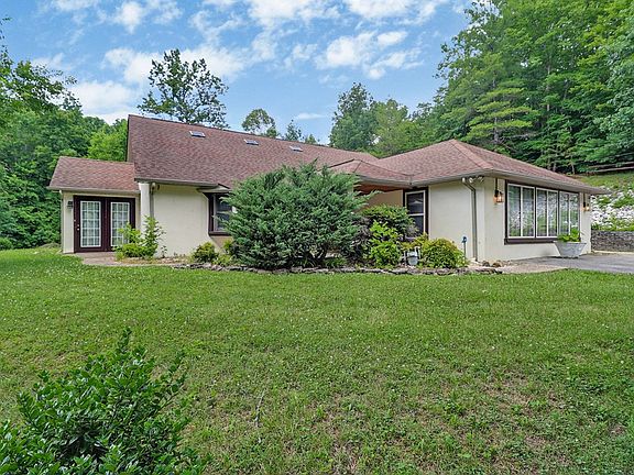 3rd image of 395 Ashley Ln