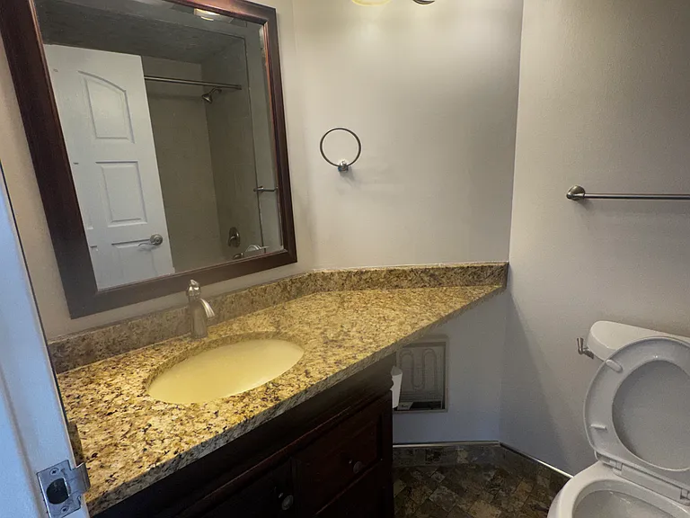 300 Riverfront Dr #11G — Photo 5