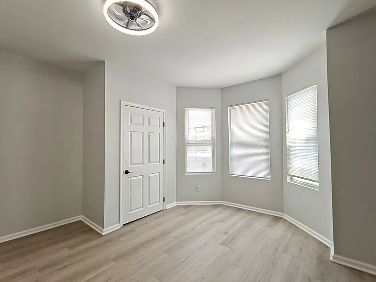 344 N Redfield St — Photo 10