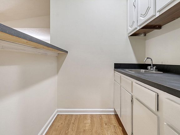 5th image of 2915 Newport Pl