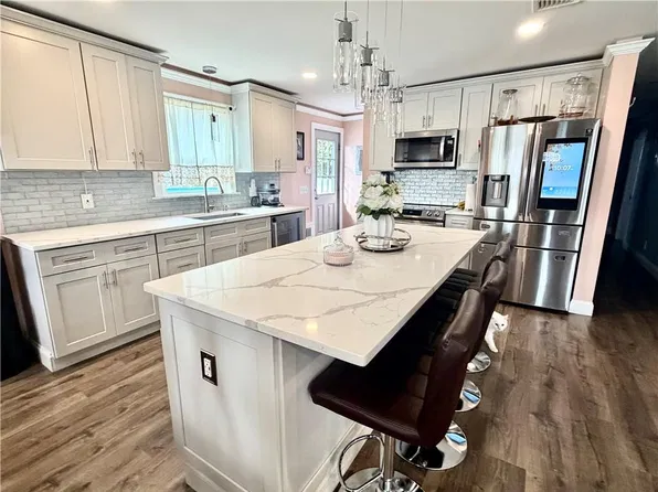 94 Gloucester St, Providence, RI 02908