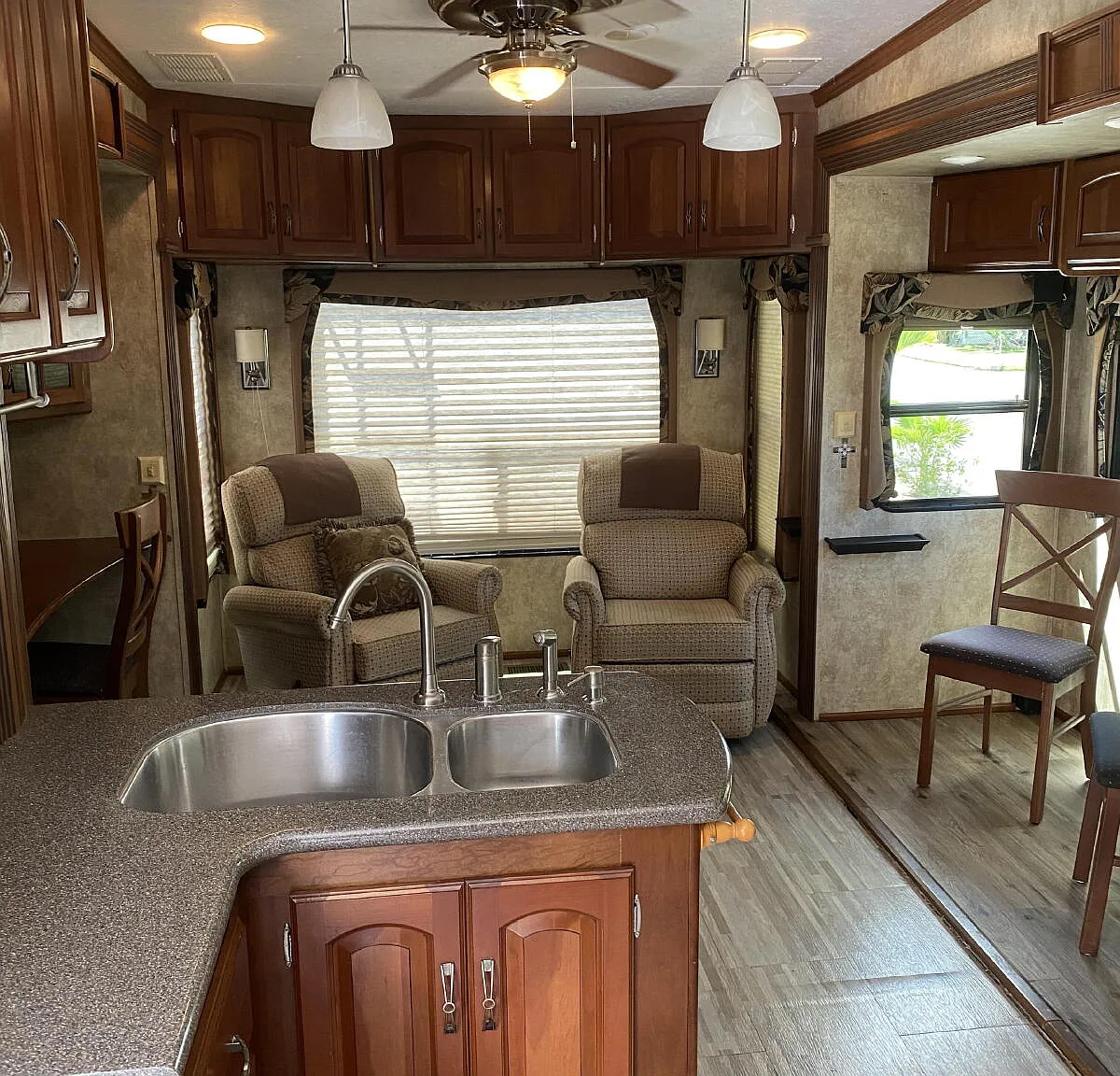 1 bed, 1.0 bath, $1,150 — Photo 2