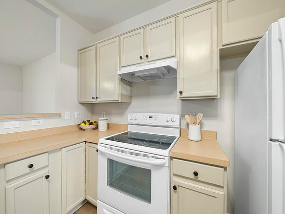 5th image of 133 Arbor Light Rd