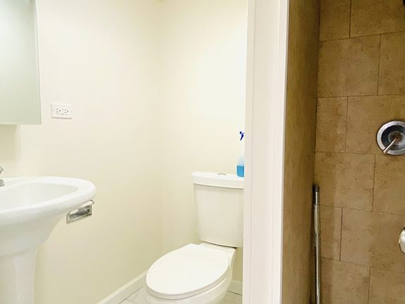 5th image of 4540 N Mulligan Ave #Basement