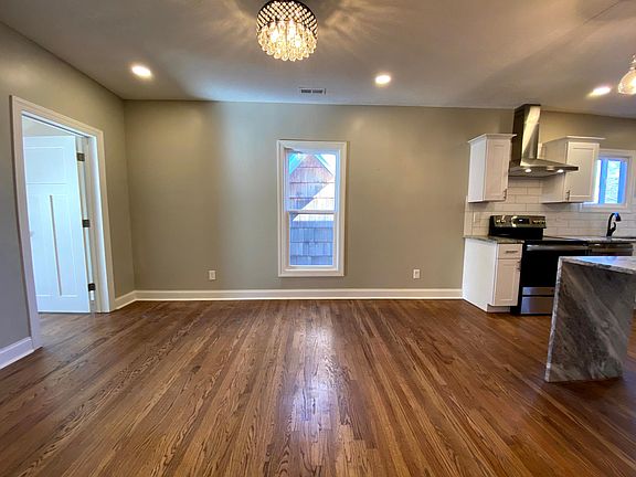 4th image of 2-1042 E 5th St #2