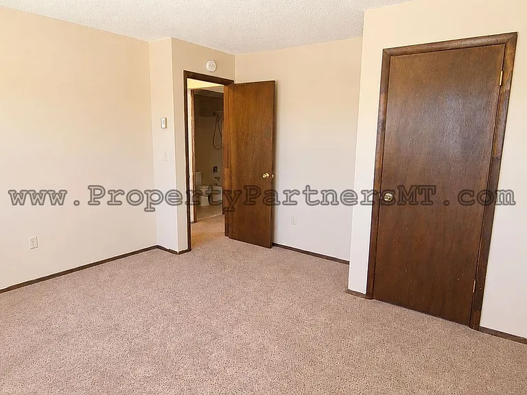 504 S 20th Ave — Photo 5