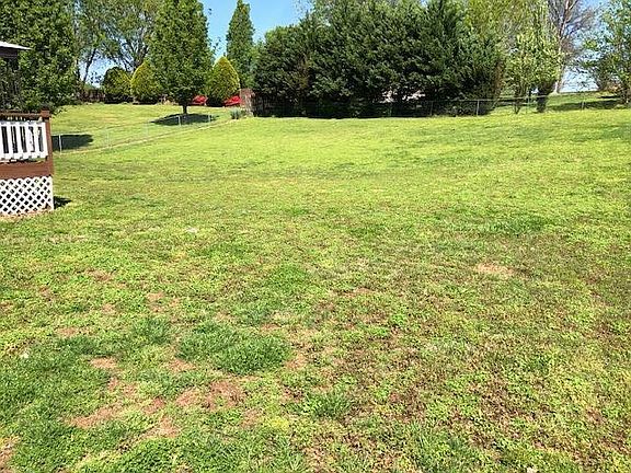 4th image of 713 Clayton Dr