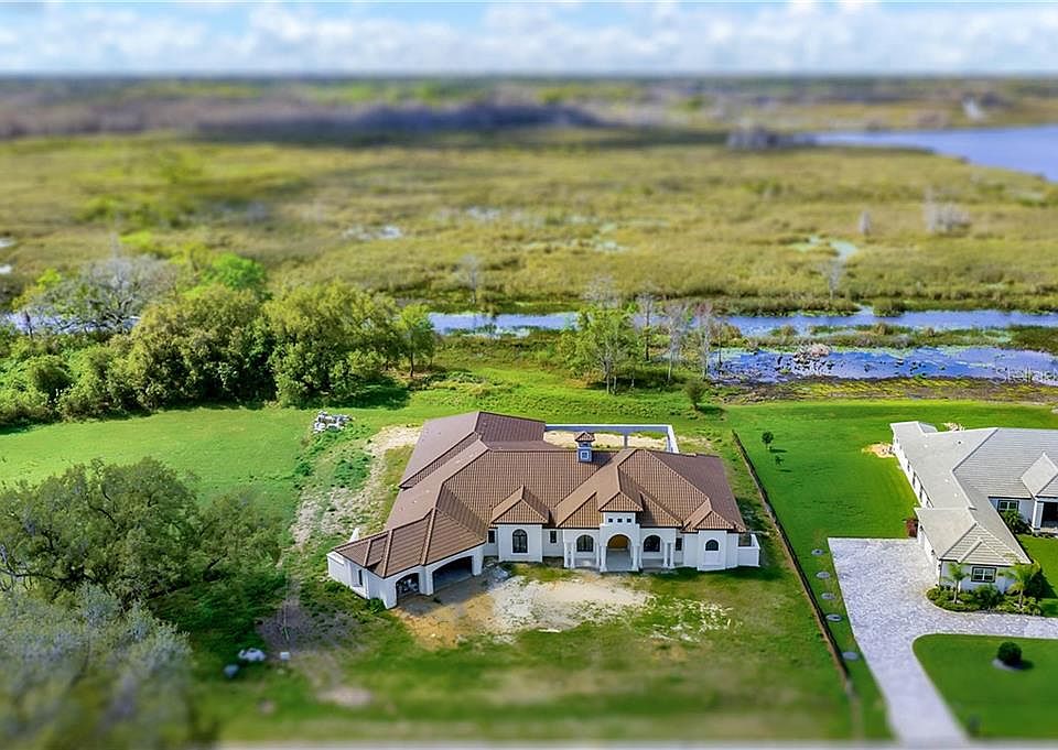 1st image of 16852 Royal Palm Dr