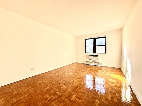 4th image of 320 E 54th St APT 12A