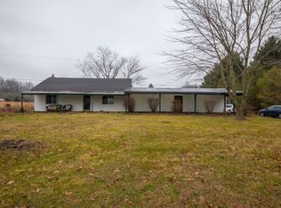 8814 N Meridian Rd, Pleasant Lake, MI 49272
