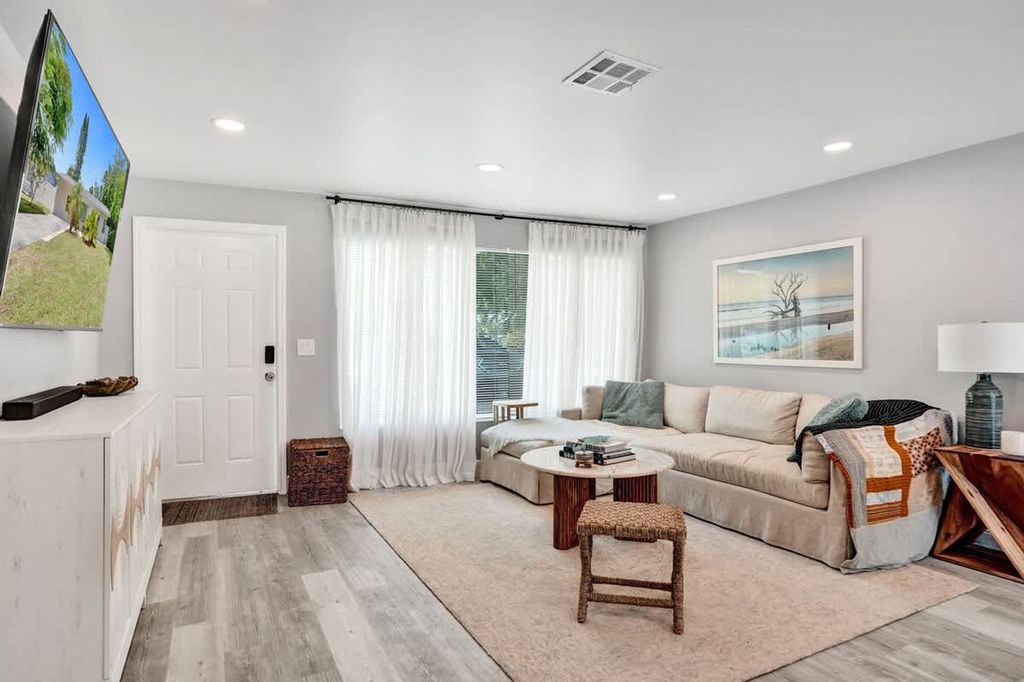1587 NE 30th St, Pompano Beach