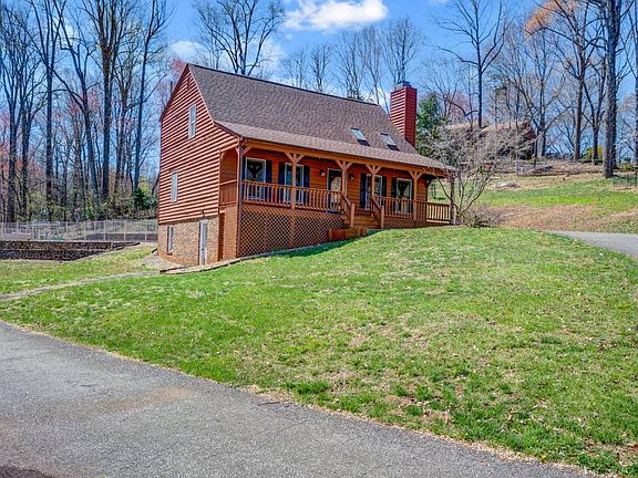 3rd image of 121 Laurel Ln