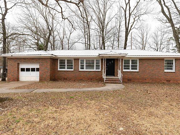 3rd image of 965 Hickory Cir