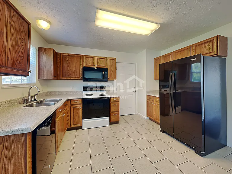 2324 Pleasant Meadow Dr — Photo 3