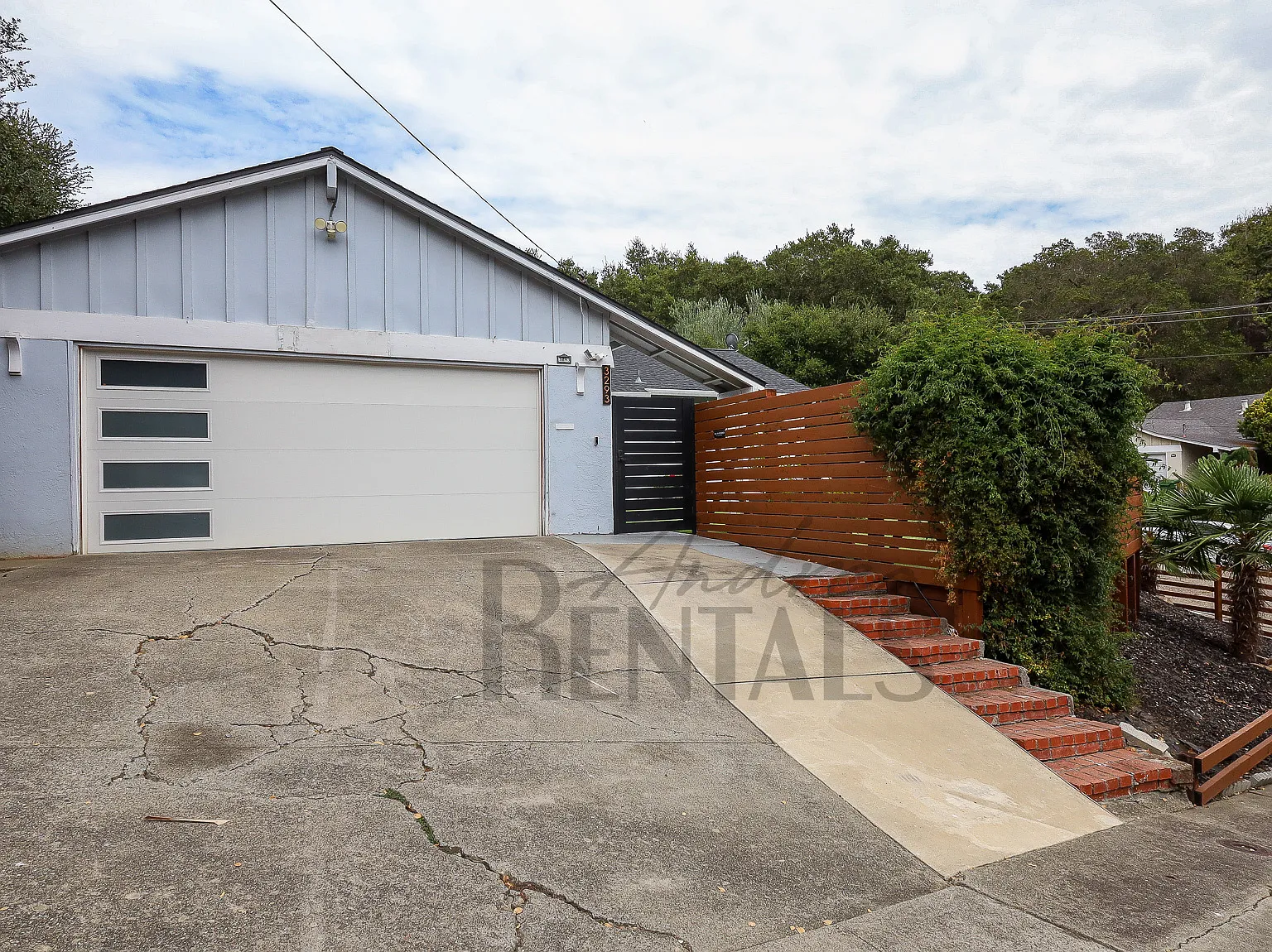 3 bed, 1344 sqft, $4,800 — Photo 1
