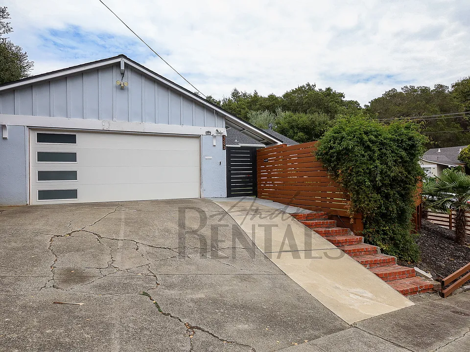 3293 Blandon Rd