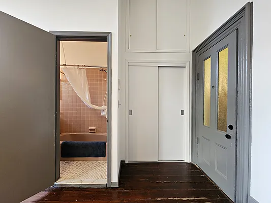 Rented by Compass | media 25